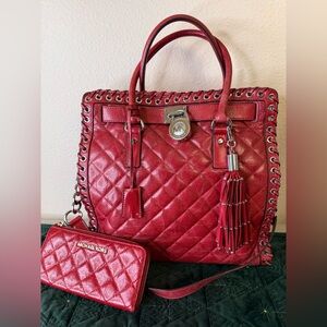 GENTLY USED …… MICHAEL KORS GROMMET QUILTED HAMILTON LARGE TOTE w/WALLET